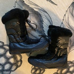 Women’s North Face snow boots size 8.5